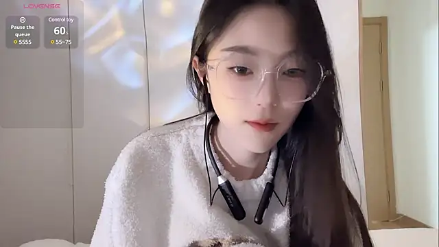 Snapshot of Sweet-Angel999 chatting on 02-14-25, 05:25 Sweet-Angel999 online show from 02-14-25, 05:25