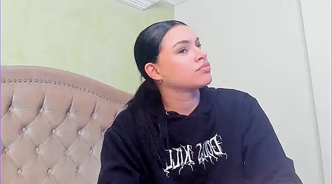 Luciluu20 online show from 02-18-25, 01:21