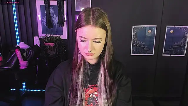 Snapshot of Lily_Moonlight chatting on 01-14-25, 11:53 Lily Moonlight online show from 01-14-25, 11:53