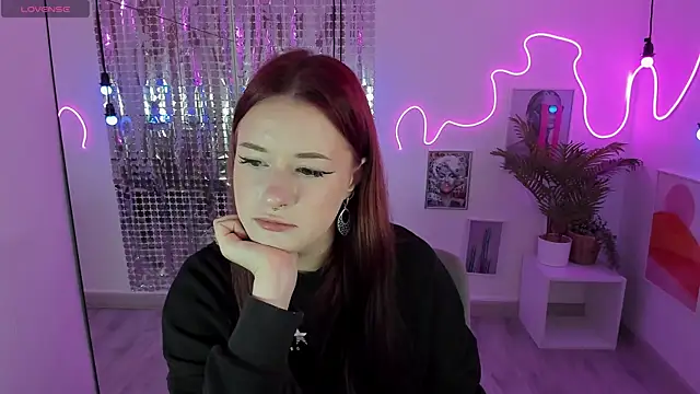 Snapshot of Lily_Moonlight chatting on 09-21-25, 06:51 Lily Moonlight online show from 09-21-25, 06:51