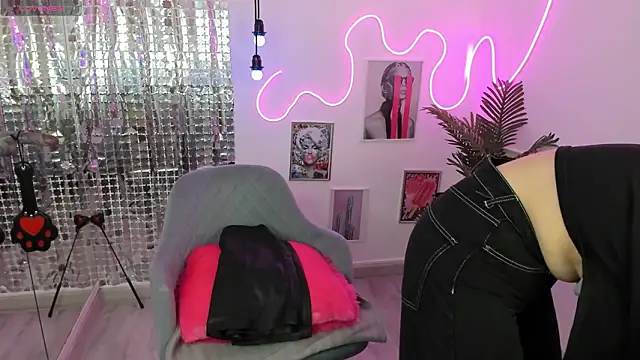 Snapshot of Lily_Moonlight chatting on 02-07-26, 12:57 Lily Moonlight online show from 02-07-26, 12:57