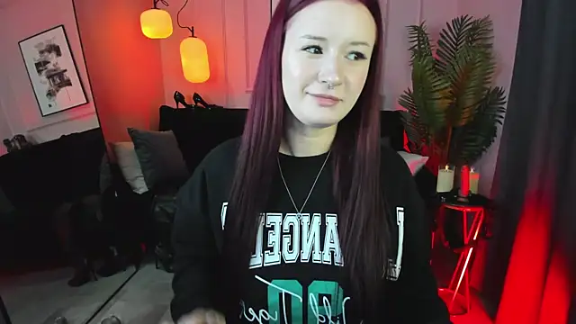 Snapshot of Lily_Moonlight chatting on 10-12-25, 06:59 Lily Moonlight online show from 10-12-25, 06:59