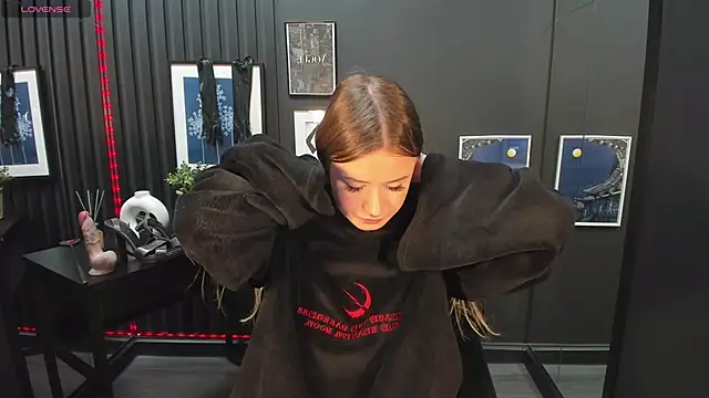 Snapshot of Lily_Moonlight chatting on 01-09-25, 07:10 Lily Moonlight online show from 01-09-25, 07:10