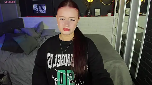 Snapshot of Lily_Moonlight chatting on 09-16-25, 07:42 Lily Moonlight online show from 09-16-25, 07:42