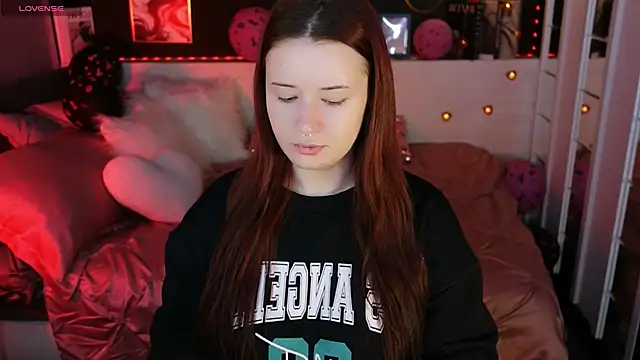 Snapshot of Lily_Moonlight chatting on 02-10-26, 06:56 Lily Moonlight online show from 02-10-26, 06:56