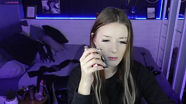 Snapshot of Lily_Moonlight chatting on 03-21-25, 07:33 Lily Moonlight online show from 03-21-25, 07:33