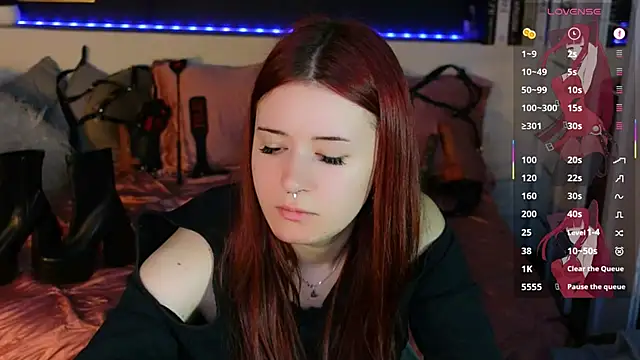 Snapshot of Lily_Moonlight chatting on 06-12-26, 02:37 Lily Moonlight online show from 06-12-26, 02:37