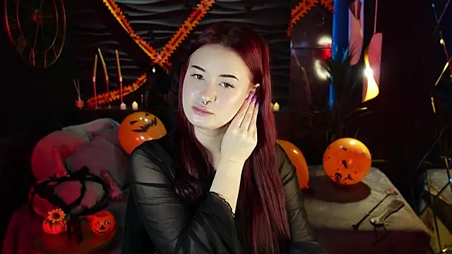 Snapshot of Lily_Moonlight chatting on 10-29-25, 07:07 Lily Moonlight online show from 10-29-25, 07:07