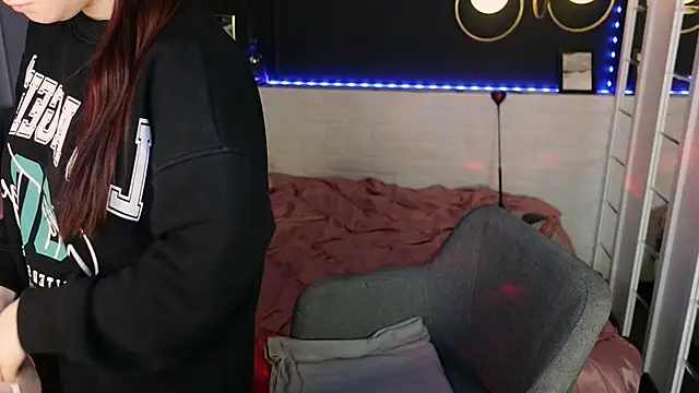 Snapshot of Lily_Moonlight chatting on 02-01-26, 08:01 Lily Moonlight online show from 02-01-26, 08:01