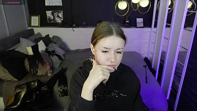 Snapshot of Lily_Moonlight chatting on 03-06-25, 07:47 Lily Moonlight online show from 03-06-25, 07:47