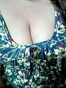 Beautyy38 online show from 10-31-25, 08:27