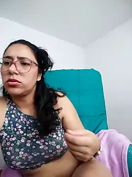 Snapshot of Im_Alma_ chatting on 07-15-26, 02:13 Im Alma online show from 07-15-26, 02:13