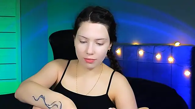 Snapshot of Stacy_Gonzales_ chatting on 02-04-25, 09:38 Stacy Gonzales  online show from 02-04-25, 09:38