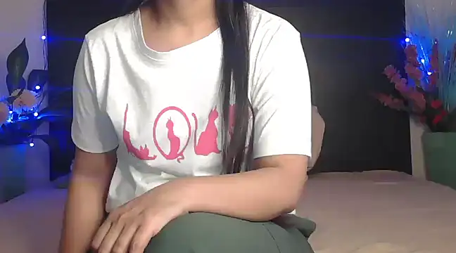 Snapshot of WildRuhi20 chatting on 03-21-25, 08:06 WildRuhi20 online show from 03-21-25, 08:06