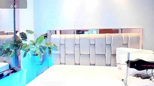 RoseTaylor   online show from 10-11-25, 04:57