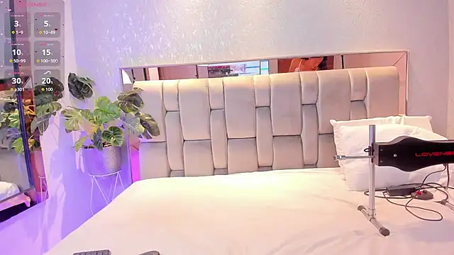 RoseTaylor   online show from 11-12-25, 04:49