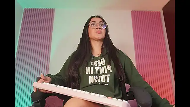 leila petitee  online show from 02-22-26, 11:34