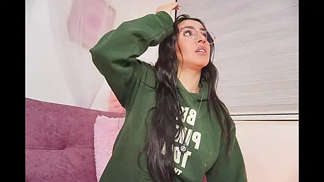 leila petitee  online show from 11-16-25, 01:38