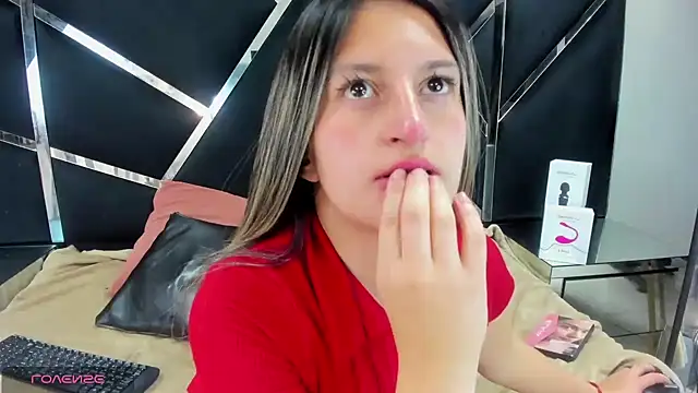 GiaRoussel online show from 10-28-25, 03:33