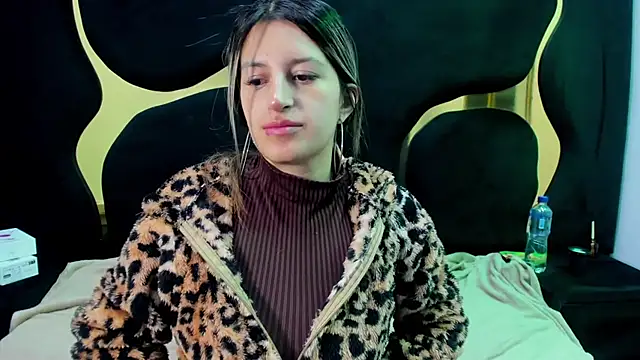 GiaRoussel online show from 10-20-25, 01:11