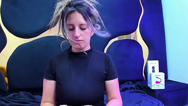 GiaRoussel online show from 10-11-25, 03:57