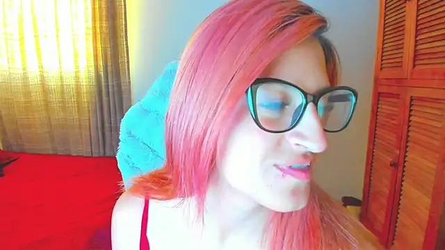 Snapshot of GiaRoussel chatting on 06-17-26, 02:27 GiaRoussel online show from 06-17-26, 02:27