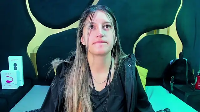 GiaRoussel online show from 10-21-25, 03:11