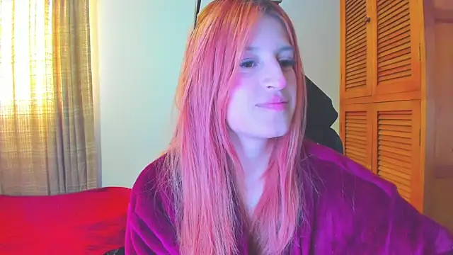 Snapshot of GiaRoussel chatting on 06-18-26, 03:28 GiaRoussel online show from 06-18-26, 03:28
