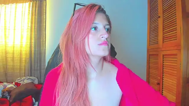 Snapshot of GiaRoussel chatting on 06-19-26, 02:23 GiaRoussel online show from 06-19-26, 02:23
