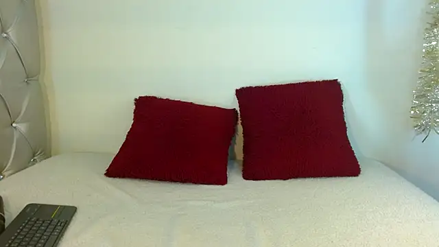 JessicaRabbit04 online show from 11-13-25, 08:46