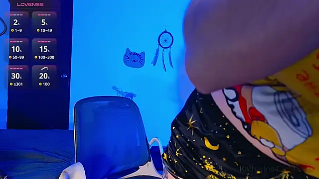 Lin-cute online show from 10-15-25, 05:06