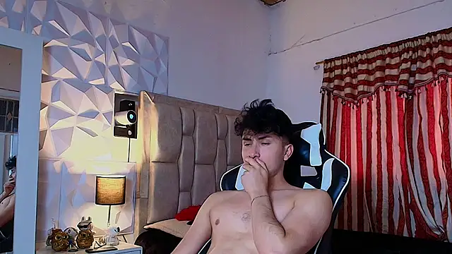 Snapshot of santyago_taylor chatting on 02-12-25, 07:45 santyago taylor online show from 02-12-25, 07:45