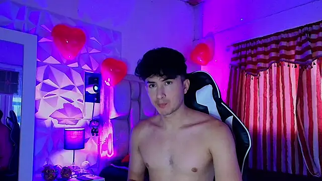 Snapshot of santyago_taylor chatting on 02-21-25, 10:37 santyago taylor online show from 02-21-25, 10:37