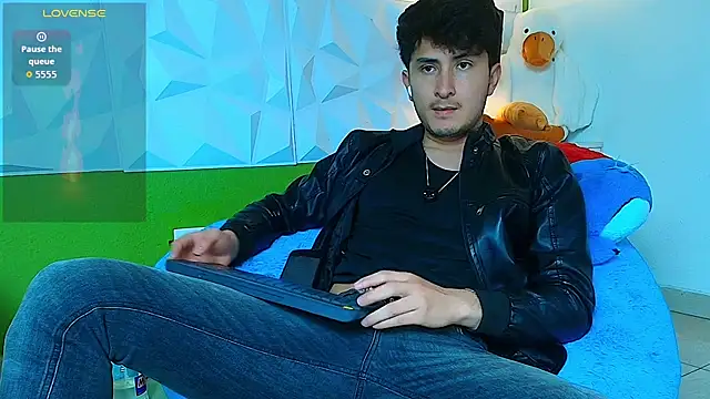 Snapshot of santyago_taylor chatting on 09-16-25, 07:15 santyago taylor online show from 09-16-25, 07:15