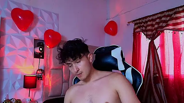 Snapshot of santyago_taylor chatting on 02-19-25, 10:09 santyago taylor online show from 02-19-25, 10:09