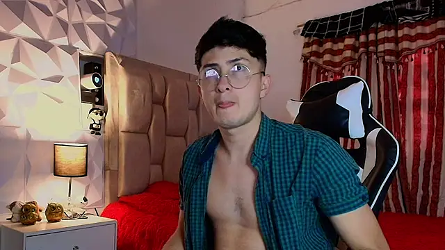 Snapshot of santyago_taylor chatting on 03-21-25, 09:01 santyago taylor online show from 03-21-25, 09:01