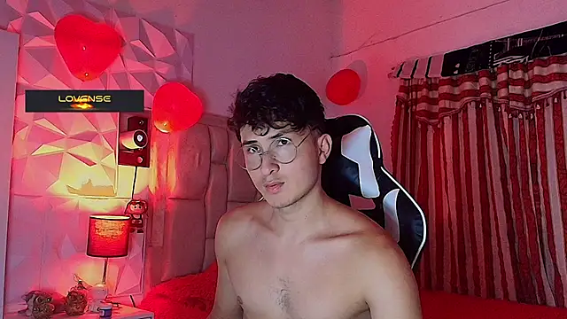 Snapshot of santyago_taylor chatting on 03-06-25, 07:10 santyago taylor online show from 03-06-25, 07:10