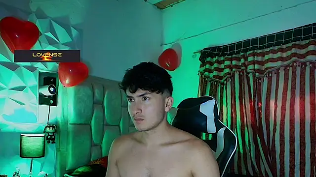 Snapshot of santyago_taylor chatting on 02-26-25, 07:10 santyago taylor online show from 02-26-25, 07:10