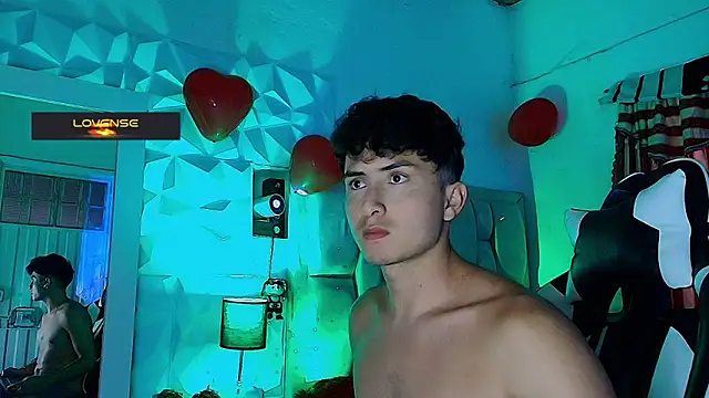 Snapshot of santyago_taylor chatting on 03-05-25, 07:17 santyago taylor online show from 03-05-25, 07:17