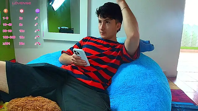 santyago taylor online show from 11-24-25, 06:52