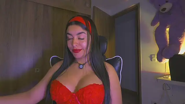 Snapshot of Layla_Nicols chatting on 07-12-26, 03:18 Layla Nicols online show from 07-12-26, 03:18
