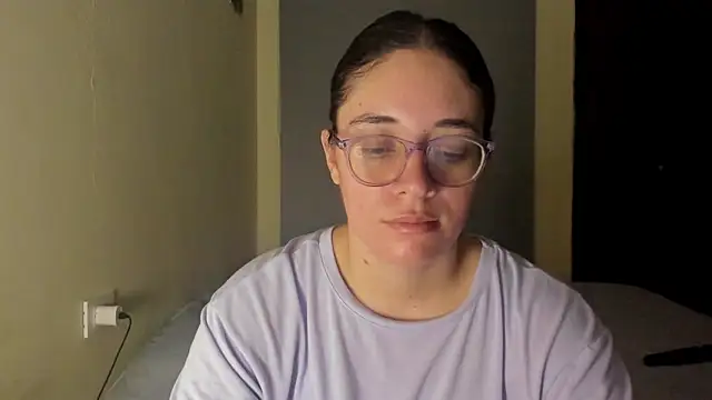 Snapshot of atenas_05_ chatting on 06-29-26, 10:15 atenas 05 online show from 06-29-26, 10:15