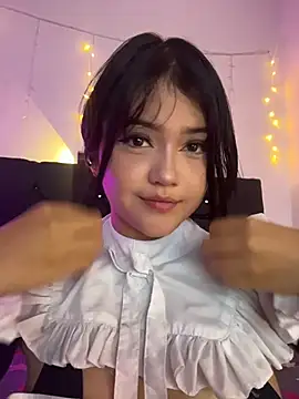 Snapshot of alisson_carolina73 chatting on 12-18-25, 01:22 alisson carolina73 online show from 12-18-25, 01:22