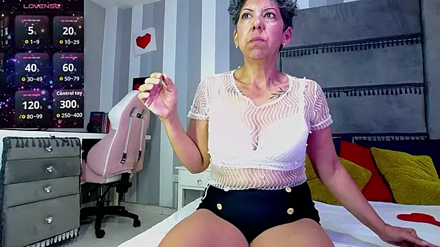 Julianewell online show from 07-04-26, 12:21