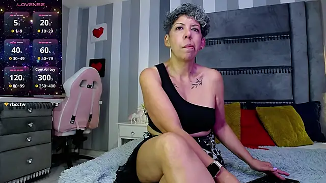 Julianewell online show from 05-11-26, 12:17