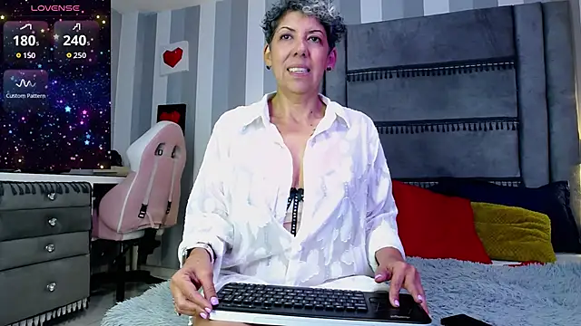 Julianewell online show from 05-13-26, 12:45
