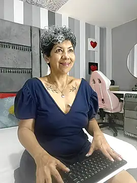 Julianewell online show from 11-12-25, 12:09