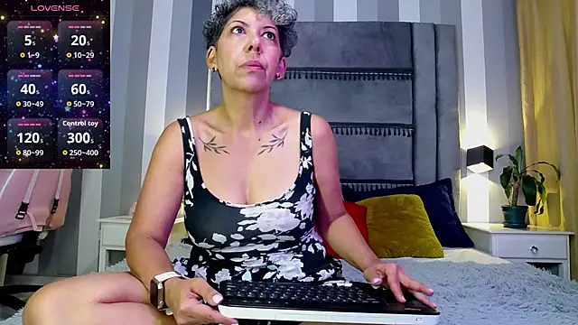 Julianewell online show from 05-23-26, 12:15