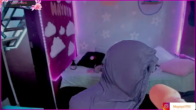 kiki cavilll online show from 12-18-25, 02:32