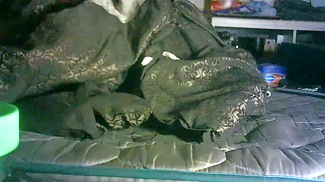 Snapshot of DI4MOND_FIR3 chatting on 06-11-26, 12:32 DI4MOND FIR3 online show from 06-11-26, 12:32